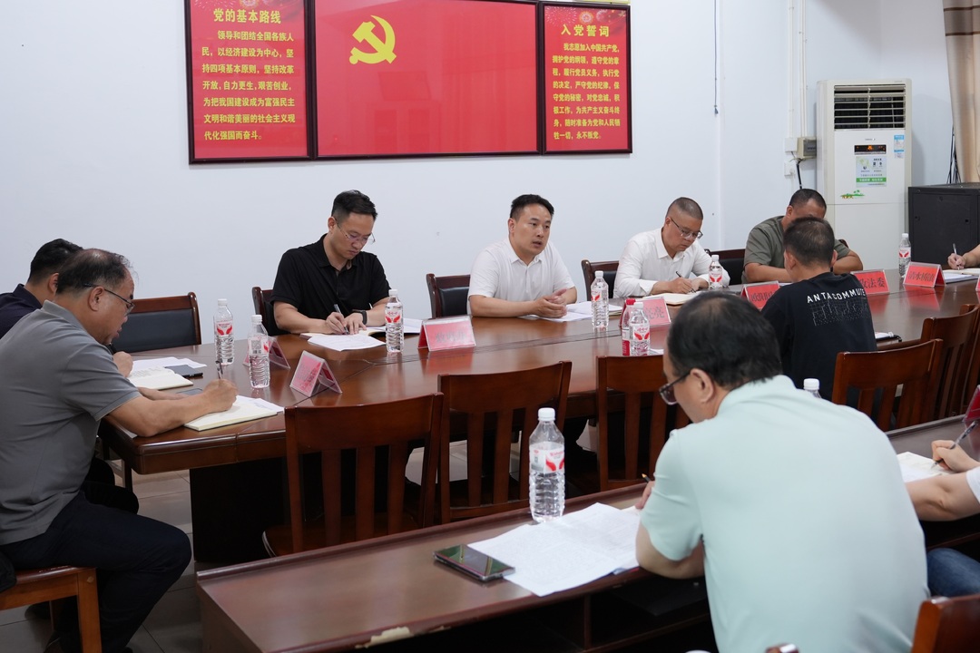 林亮亮公开接待群众