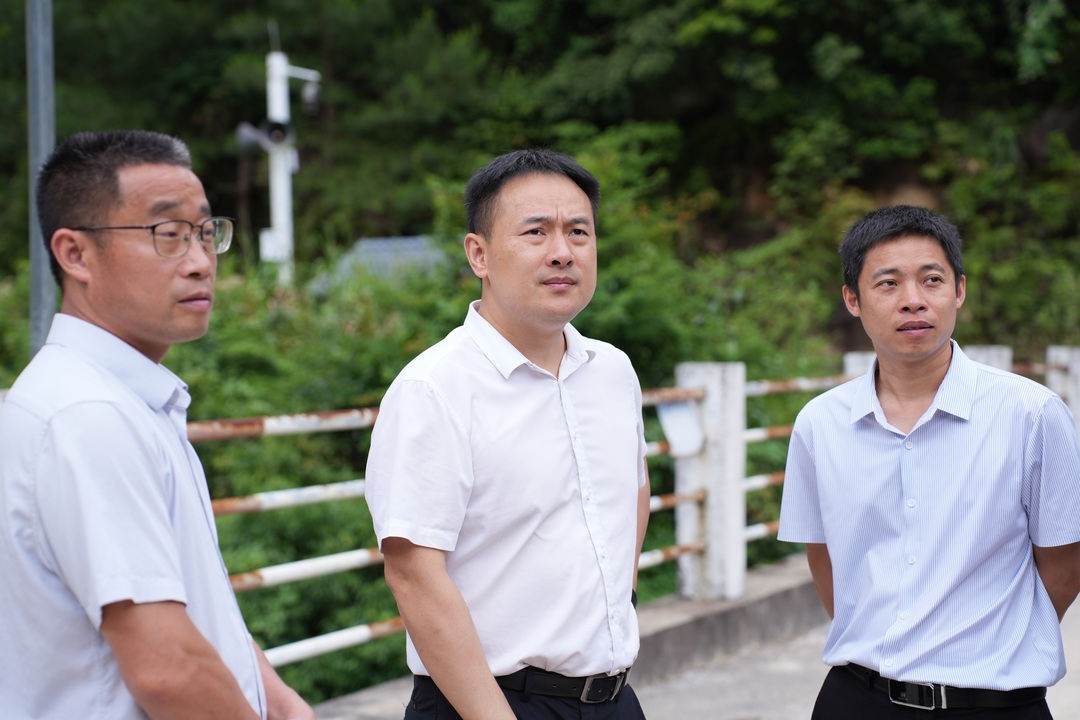 林亮亮调研住龙门大坝安全隐患及九嶷山民宿产业发展工作