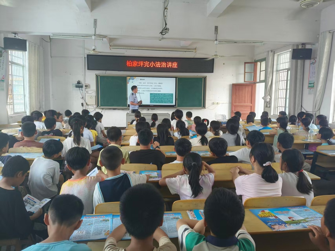 宁远县柏家坪镇：法治宣讲进校园