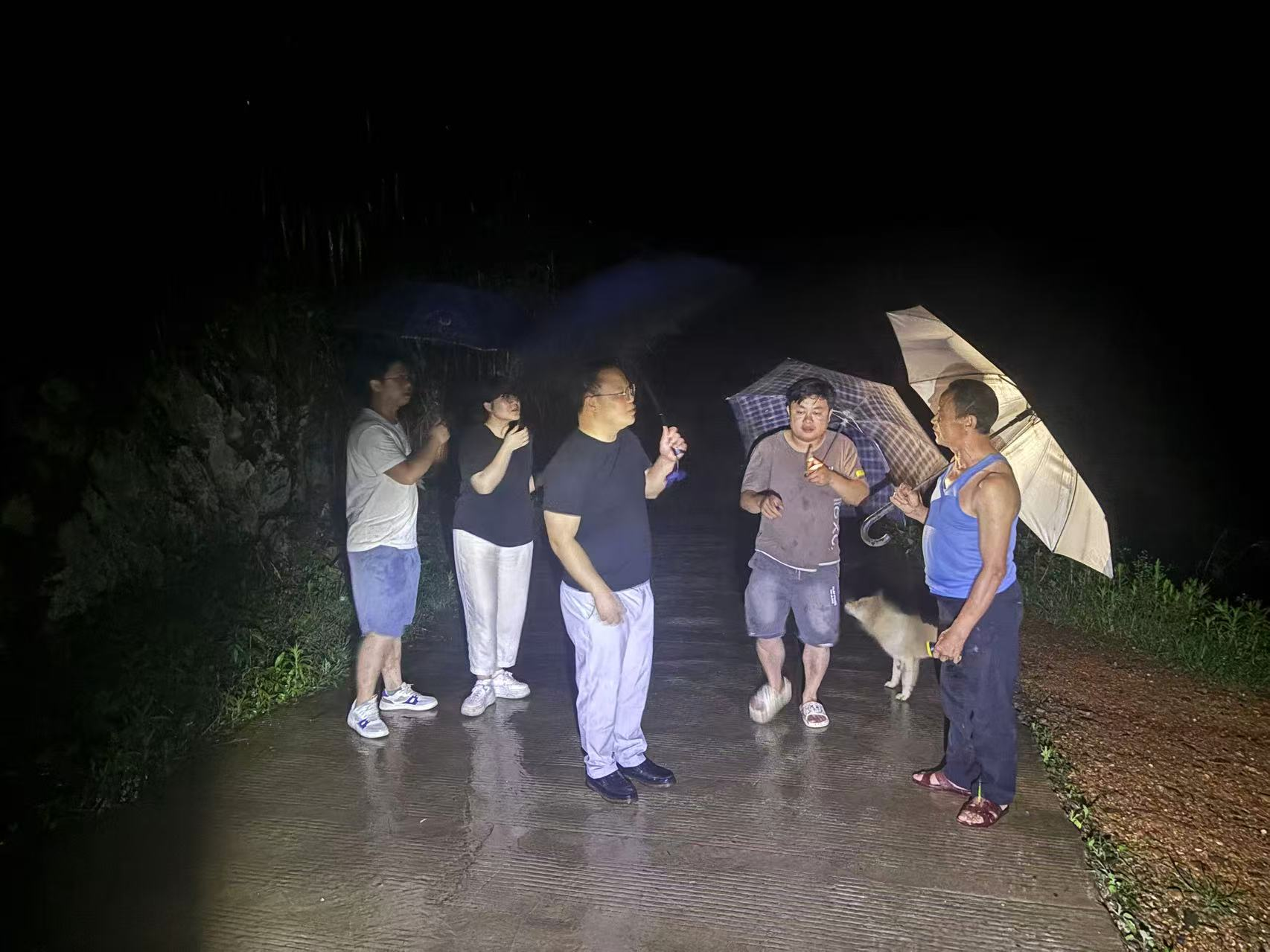 宁远县五龙山瑶族乡：党员干部筑牢防汛“红色堤坝”