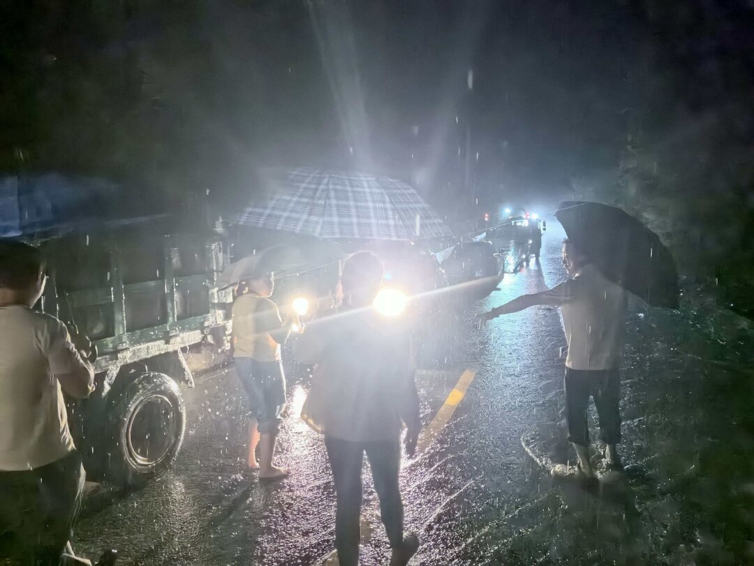 宁远县鲤溪镇：防汛显担当 雨夜护安澜