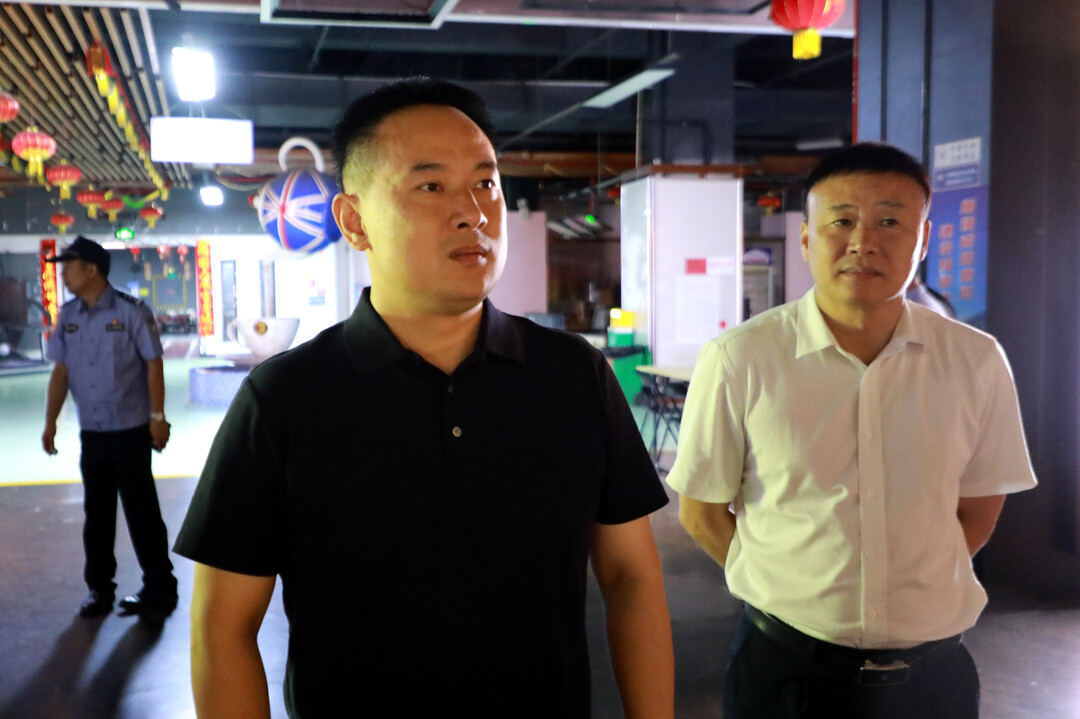 林亮亮带队开展夜间安全生产突击检查
