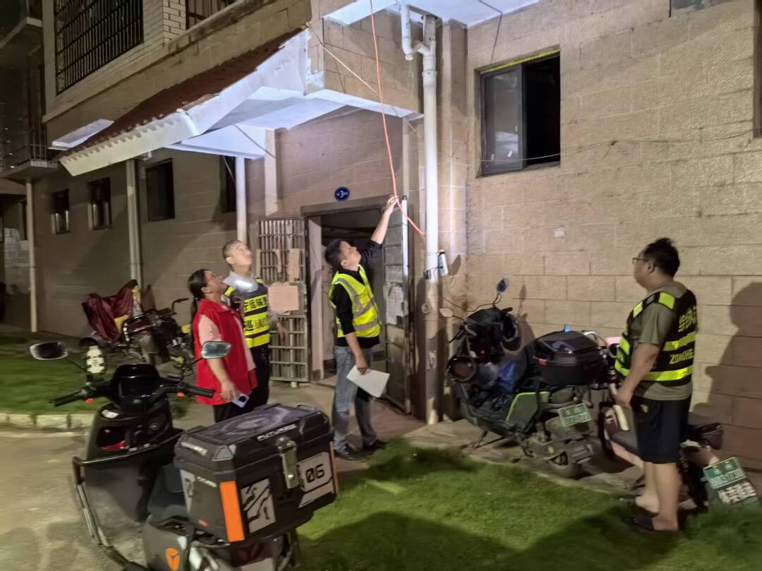 宁远县福源小区开展夜间消防安全专项排查