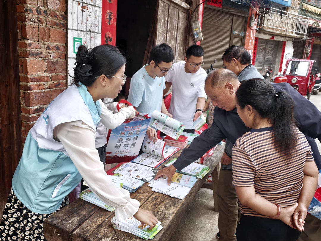 宁远县桐木漯瑶族乡：开展禁毒宣传进市场活动