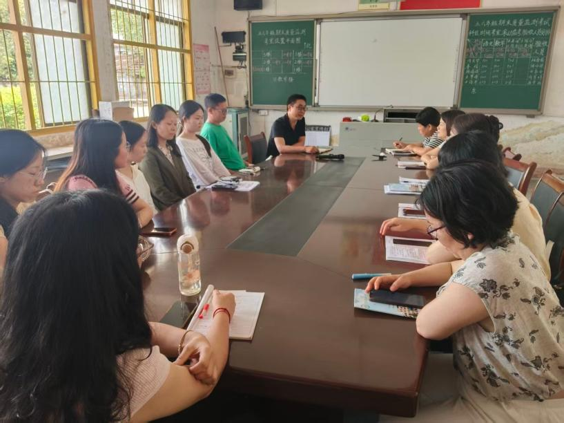 宁远县莲花小学：开展教学视导活动