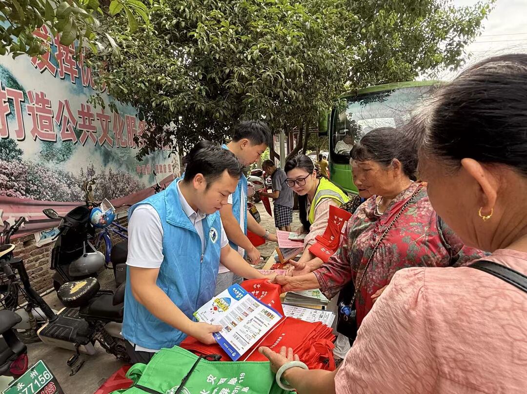 宁远县中和镇：普法宣传进集市