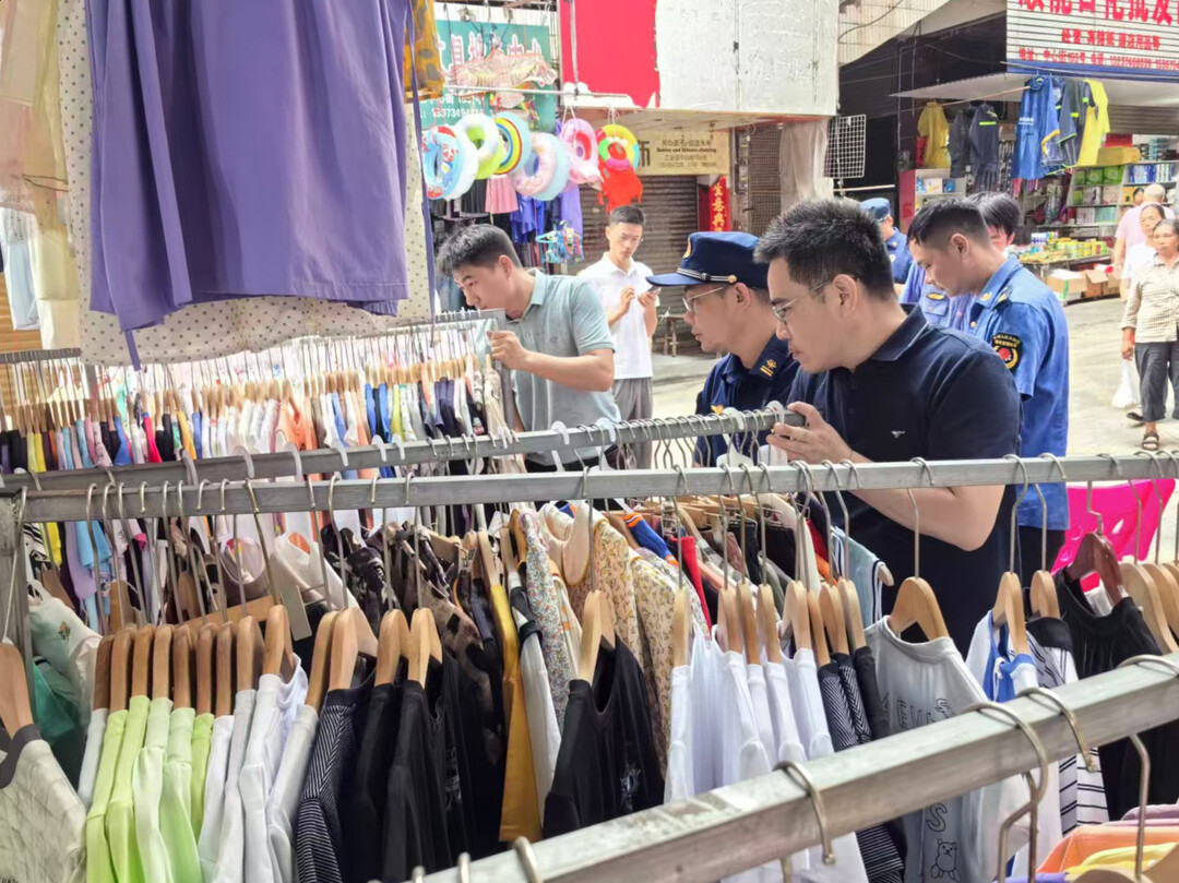 宁远县东溪街道：开展工业品市场整治行动