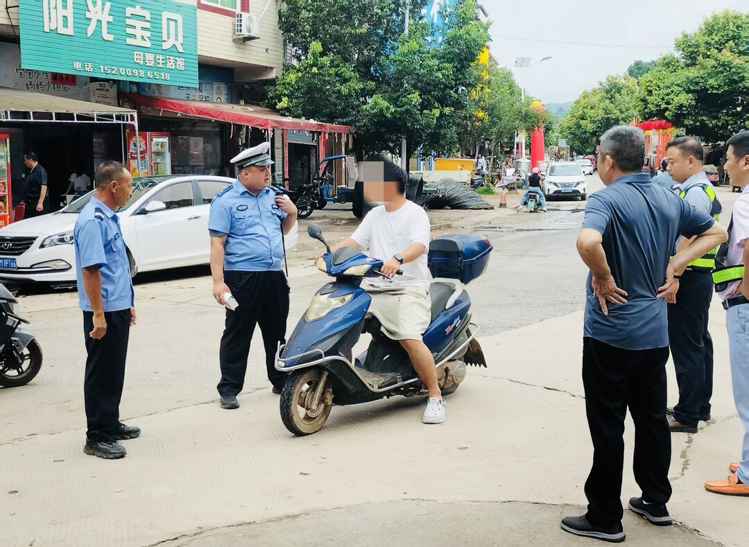 宁远县鲤溪镇：常态化执法筑牢道路交通安全线