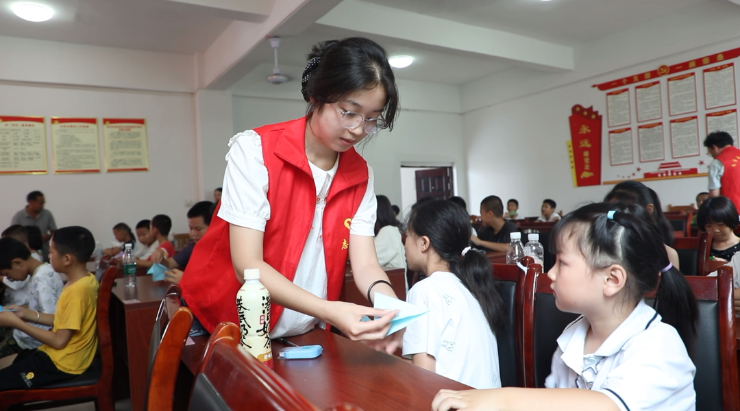 宁远：公益课堂进乡村 守护留守儿童多彩暑假