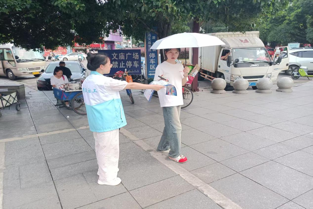 宁远县开展户外普法宣传活动