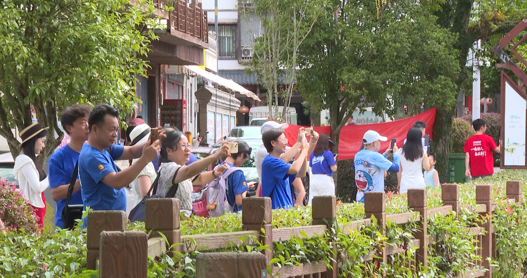 借力湘超聚流量 自媒体达人走进宁远采风