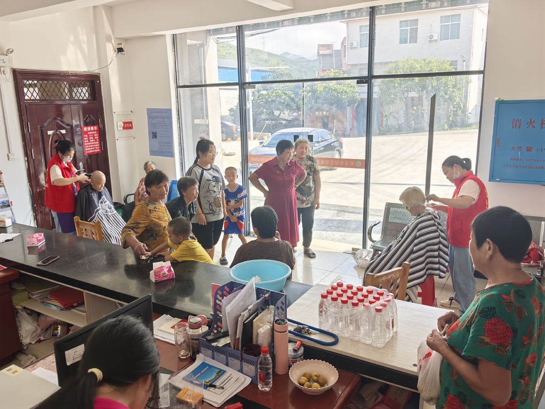 宁远县文庙街道：温情守护暮年  义剪暖润民心