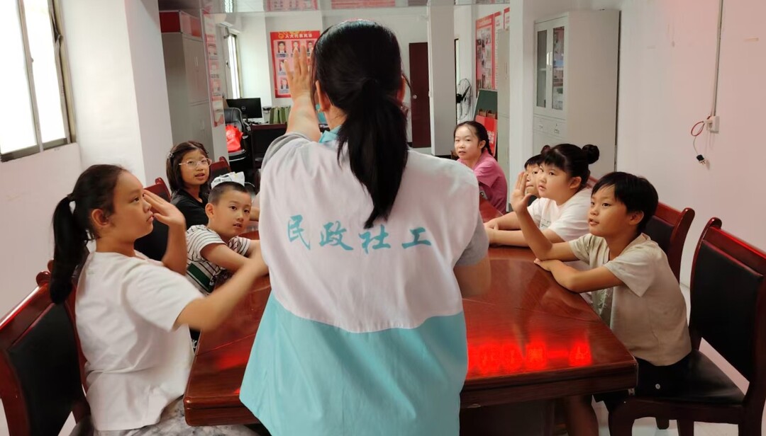 宁远县舜陵街道：守岸护少年 安全过暑假