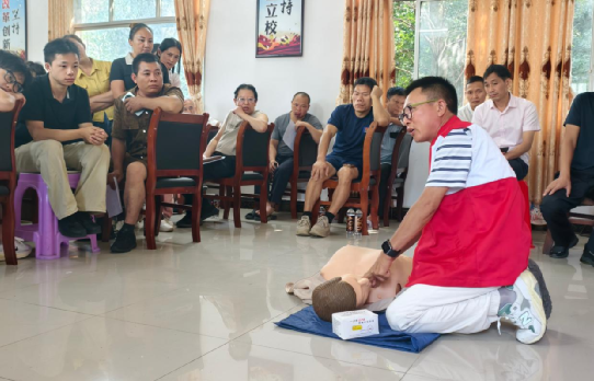 宁远县九疑瑶族乡：为健康“守门人”充电赋能