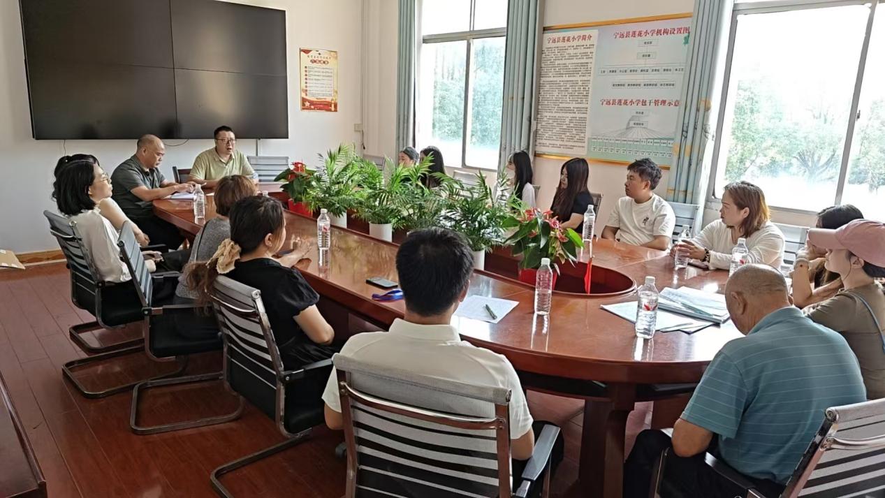 宁远县莲花小学成立新学年膳食监督家长委员会