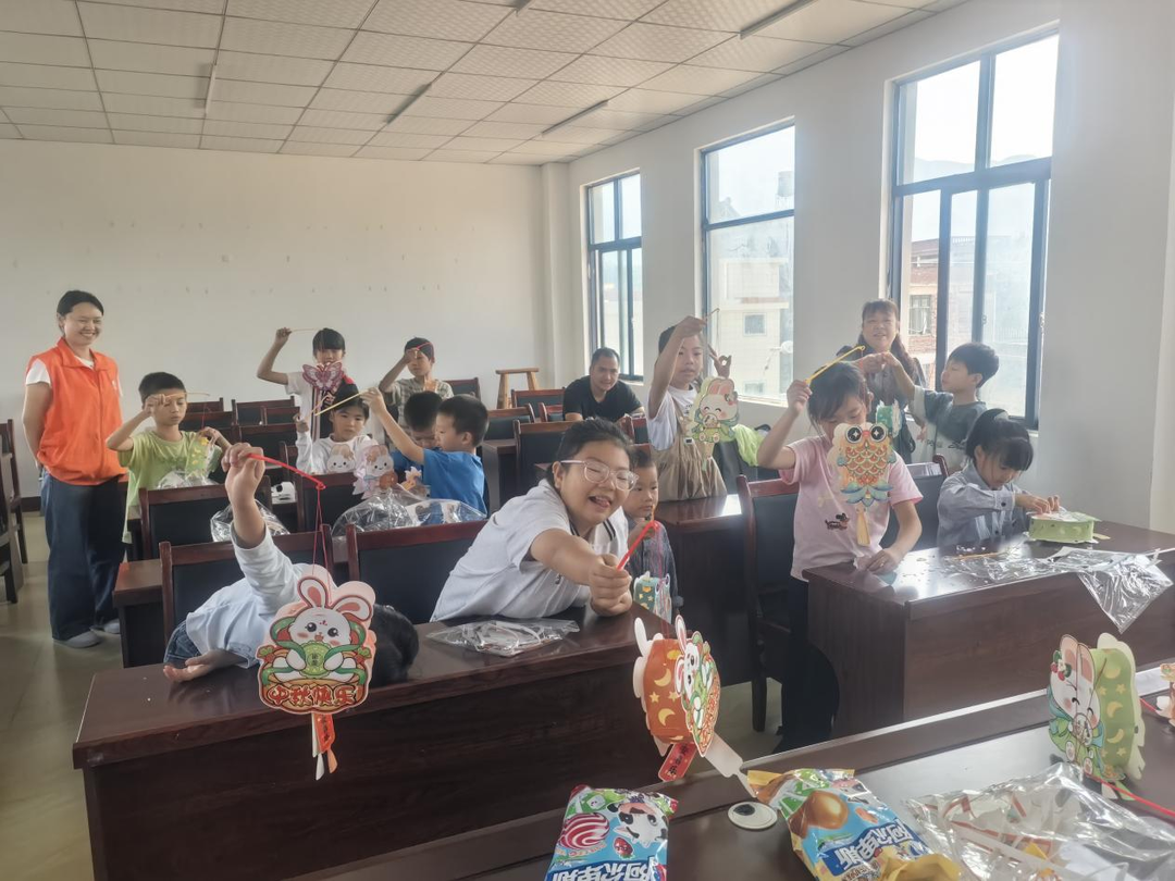 宁远县水市镇：中秋灯趣润童心