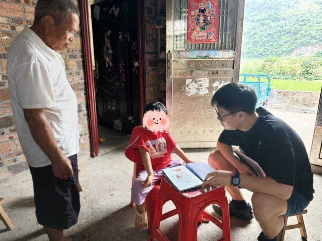 宁远县鲤溪镇：结对共读润童心 青春相伴助成长
