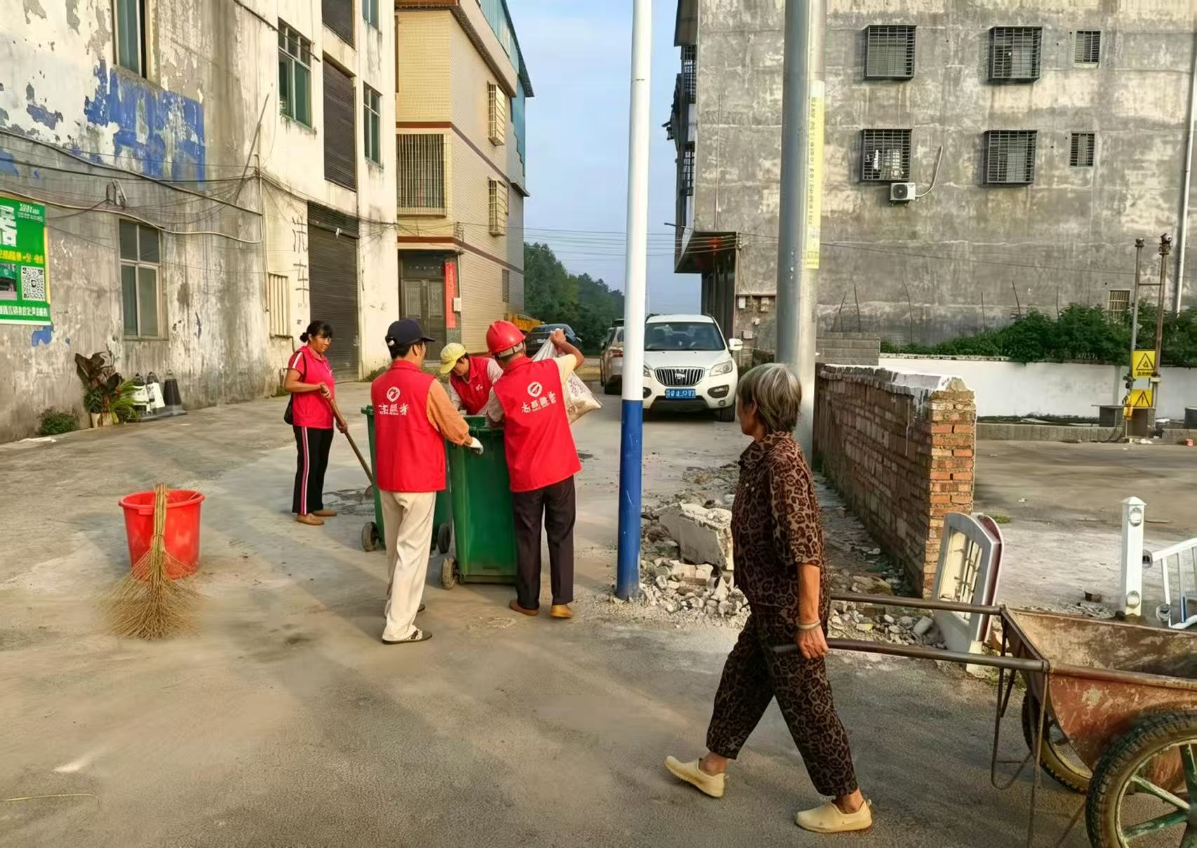 宁远县水市镇：缅怀先烈守初心 洁净家园迎双节
