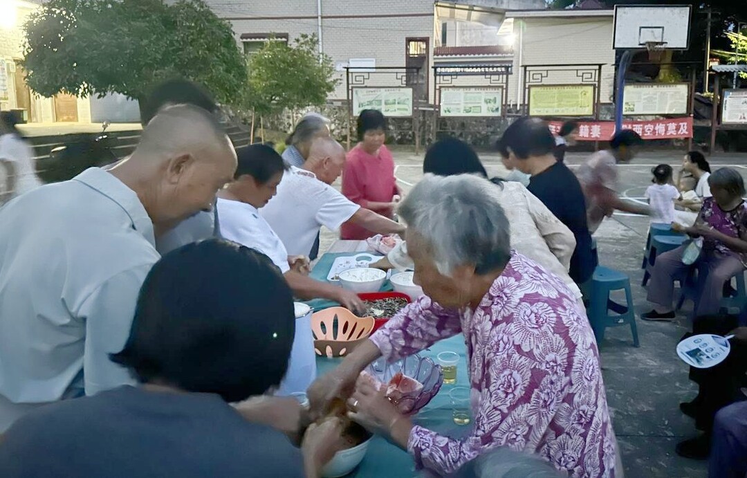 宁远县清水桥镇：开展中秋节走访慰问暨“舜（顺）心谈”板凳会活动