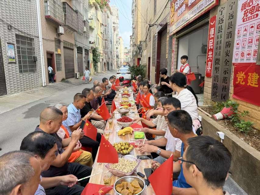 宁远县东溪街道：“双节” 同乐话邻里