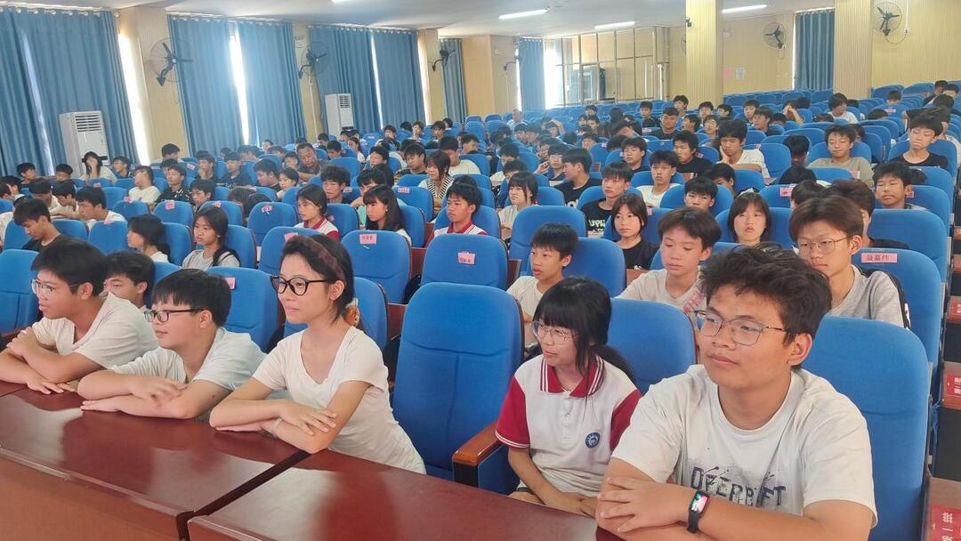 宁远二中开展新学期法治教育专题讲座