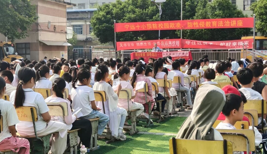 宁远县东溪街道：法治护蕾进校园