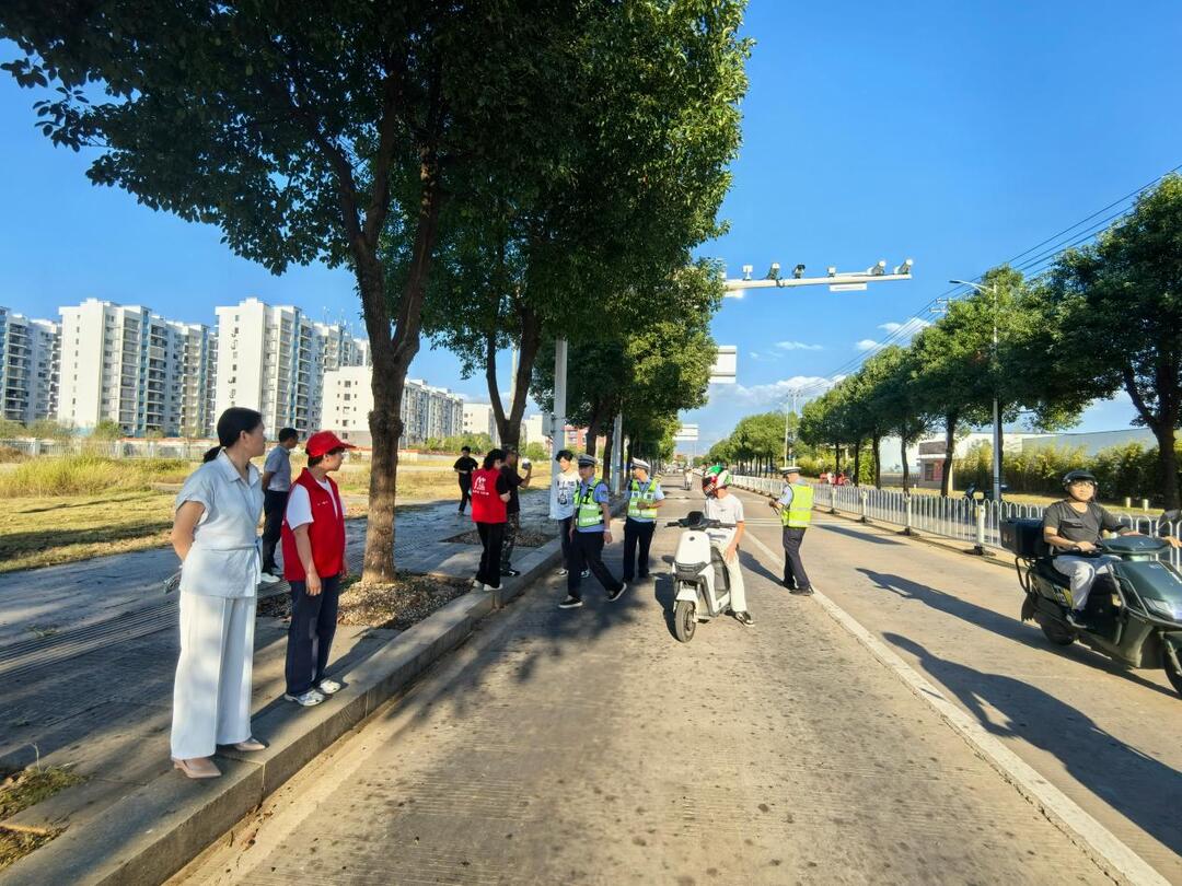 宁远县职业中专学校：劝导纠违+普法宣传  全方位守护师生出行安全