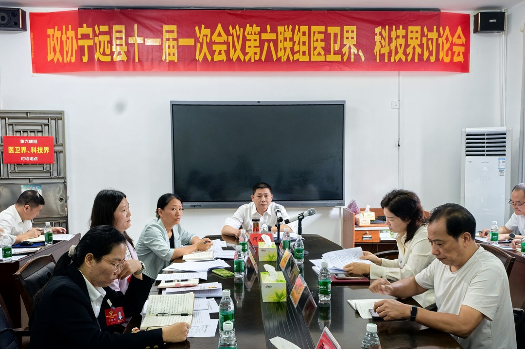 【聚焦两会】何开银参加政协第六联组讨论